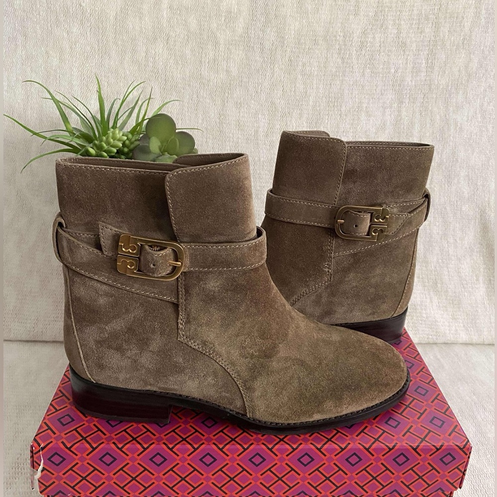 ✨🆕✨New Tory Burch Suede Ankle Boots